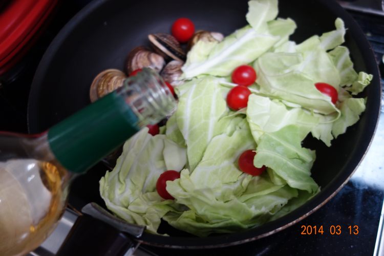 白葡萄酒蒸蛤蜊蔬菜步骤4