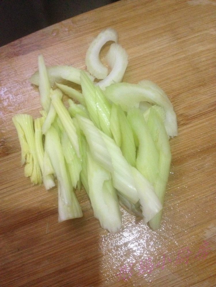 牛肉炒乌冬面步骤7