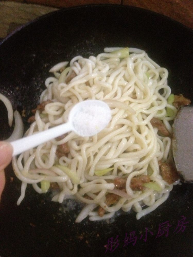 牛肉炒乌冬面步骤13