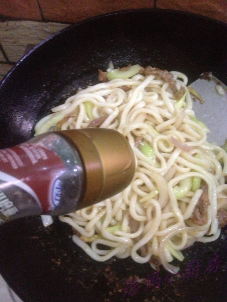 牛肉炒乌冬面步骤15
