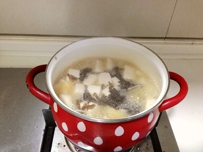 豆腐黄豆芽味噌汤步骤9