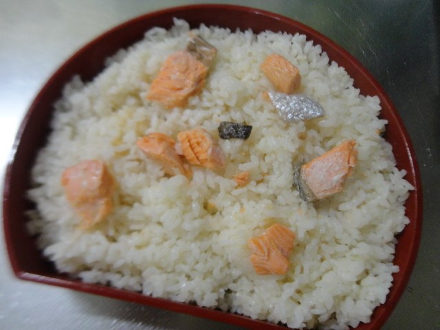 鮭鱼三叶拌饭步骤13