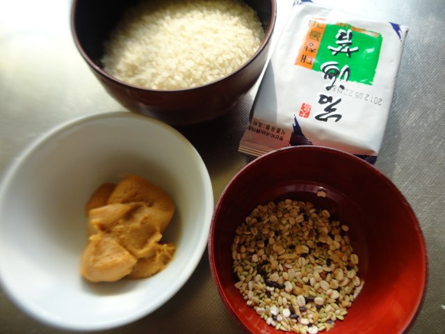 十八谷米味噌饭糰步骤1