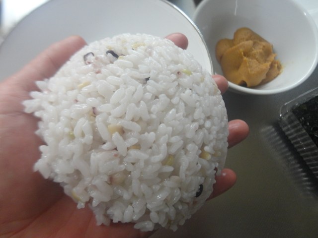 十八谷米味噌饭糰步骤6