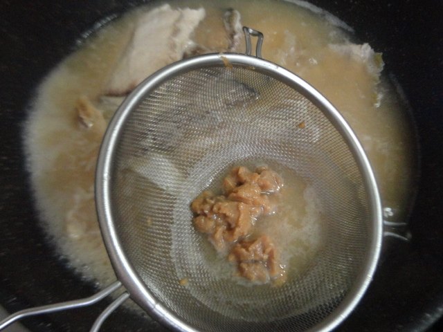 鱼骨味噌汤步骤7