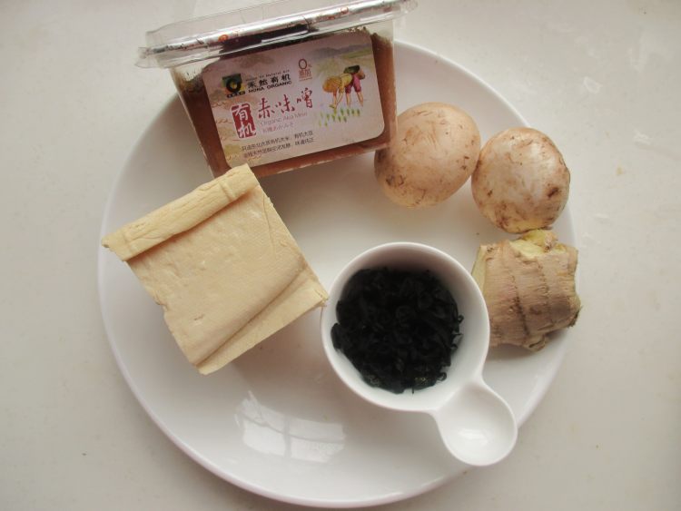 味噌豆腐汤步骤1