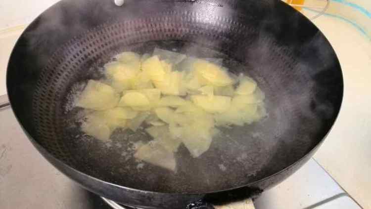 韩式泡菜炒土豆片步骤3