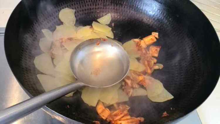 韩式泡菜炒土豆片步骤8