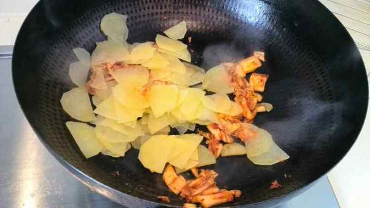 韩式泡菜炒土豆片步骤7