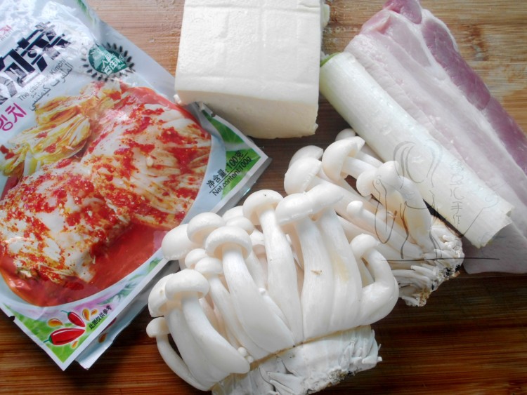 泡菜海鲜豆腐煲步骤1