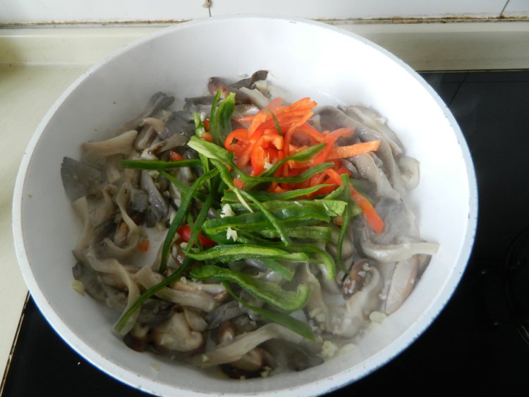 韩式炒蘑菇步骤9