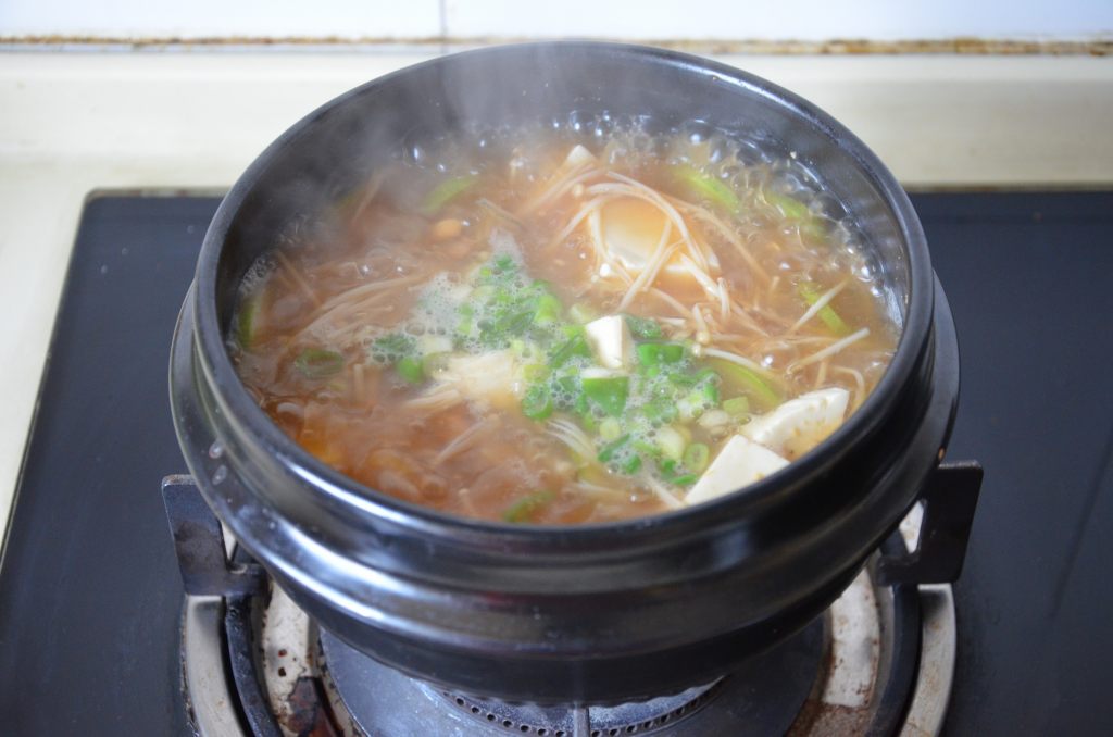 韩式金针豆腐酱汤步骤8