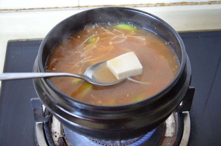 韩式金针豆腐酱汤步骤7