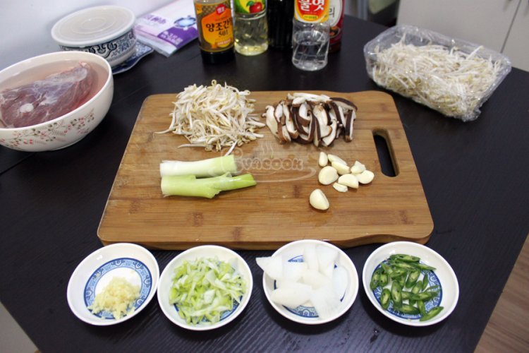 韩式辣牛肉汤步骤3