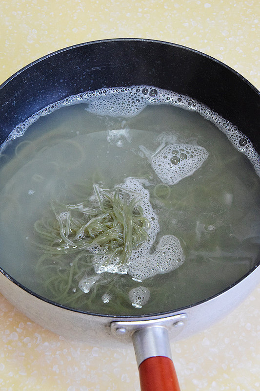 海藻冷面步骤2