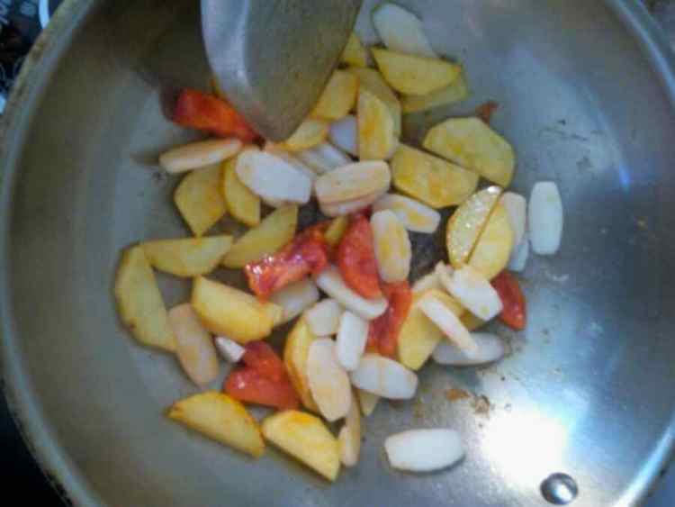土豆炒年糕步骤4