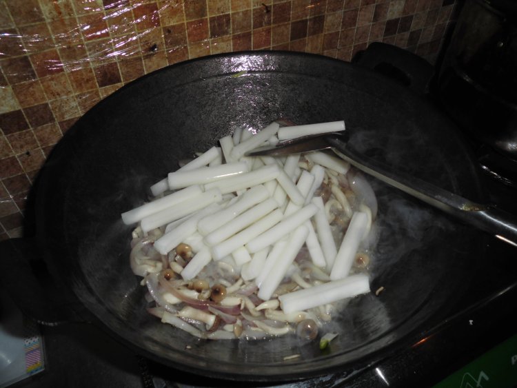 番茄炒年糕步骤7