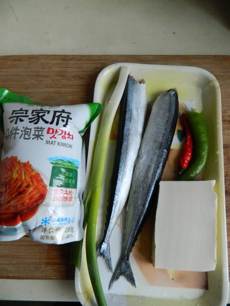 韩式泡菜炖秋刀鱼步骤1