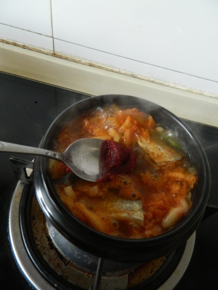 韩式泡菜炖秋刀鱼步骤9