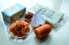 辣白菜炖年糕步骤1