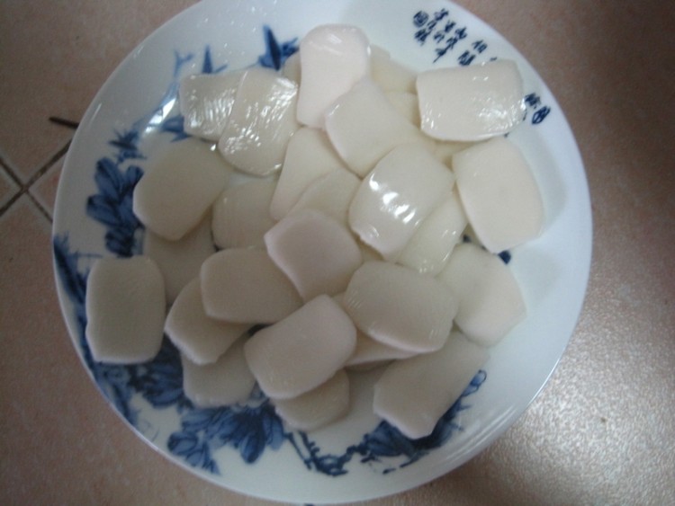 辣白菜炒年糕步骤1