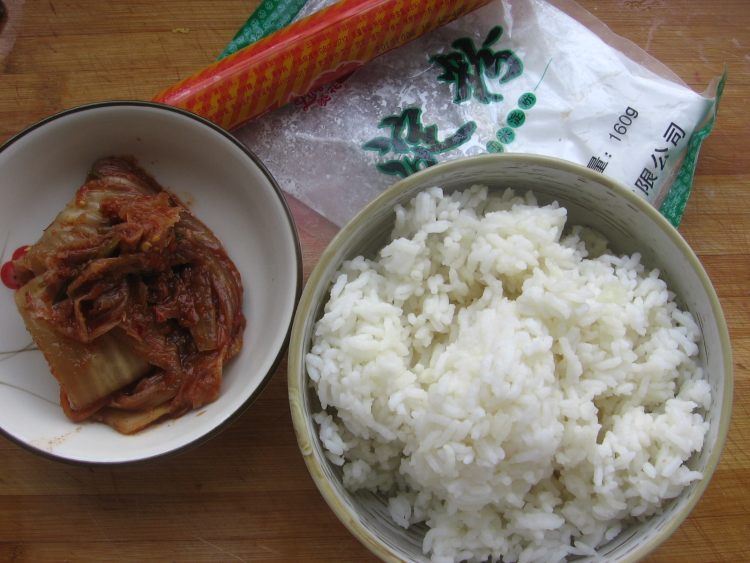 泡菜米饭饼步骤1
