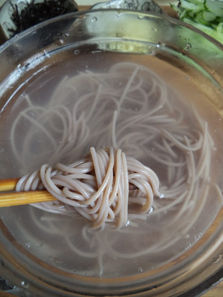 竹笼荞麦冷面步骤9