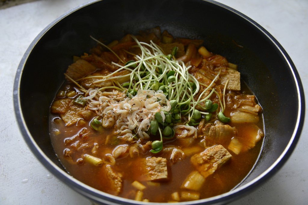 冻豆腐泡菜汤步骤8