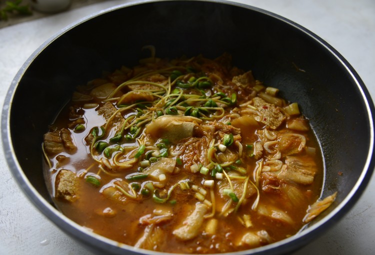冻豆腐泡菜汤步骤9
