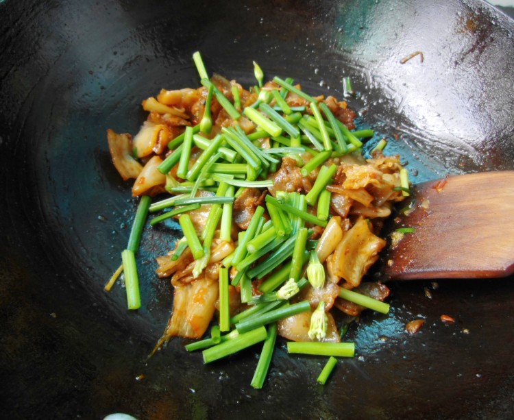 辣白菜炒五花肉步骤8