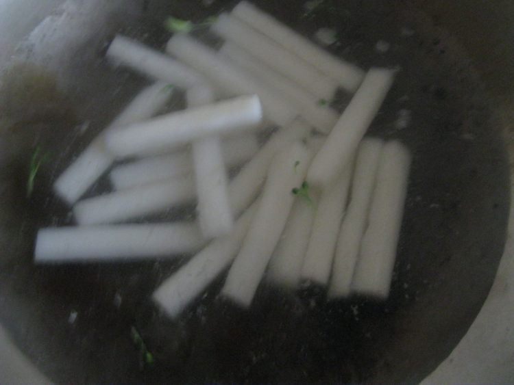 口蘑炒年糕步骤3