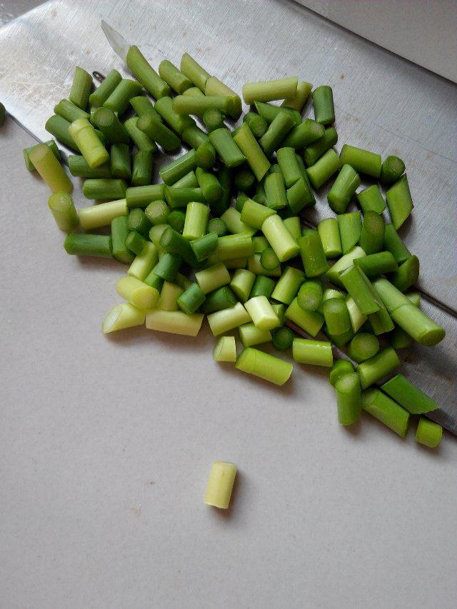 咖喱蒜苔煎饼步骤2
