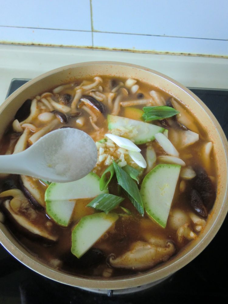 韩式干贝海带大酱汤步骤16