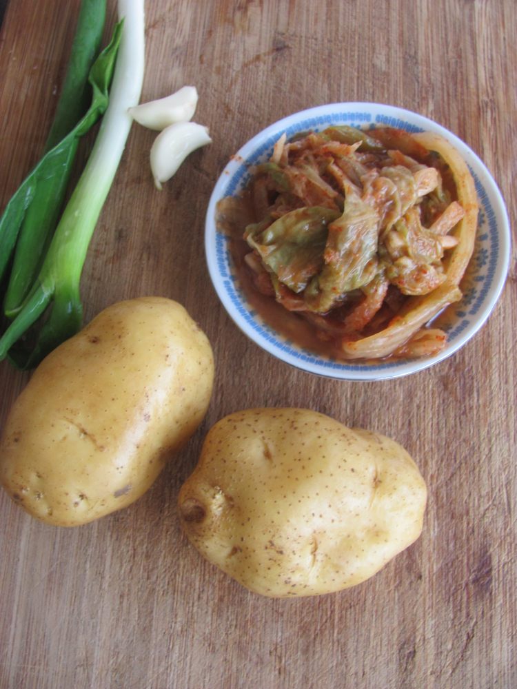 韩式泡菜炒土豆丝步骤1