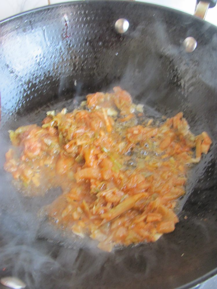 韩式泡菜炒土豆丝步骤3