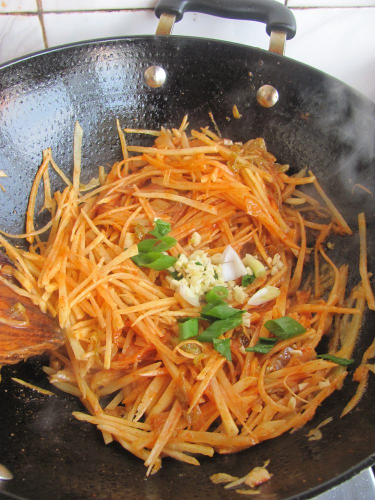 韩式泡菜炒土豆丝步骤7