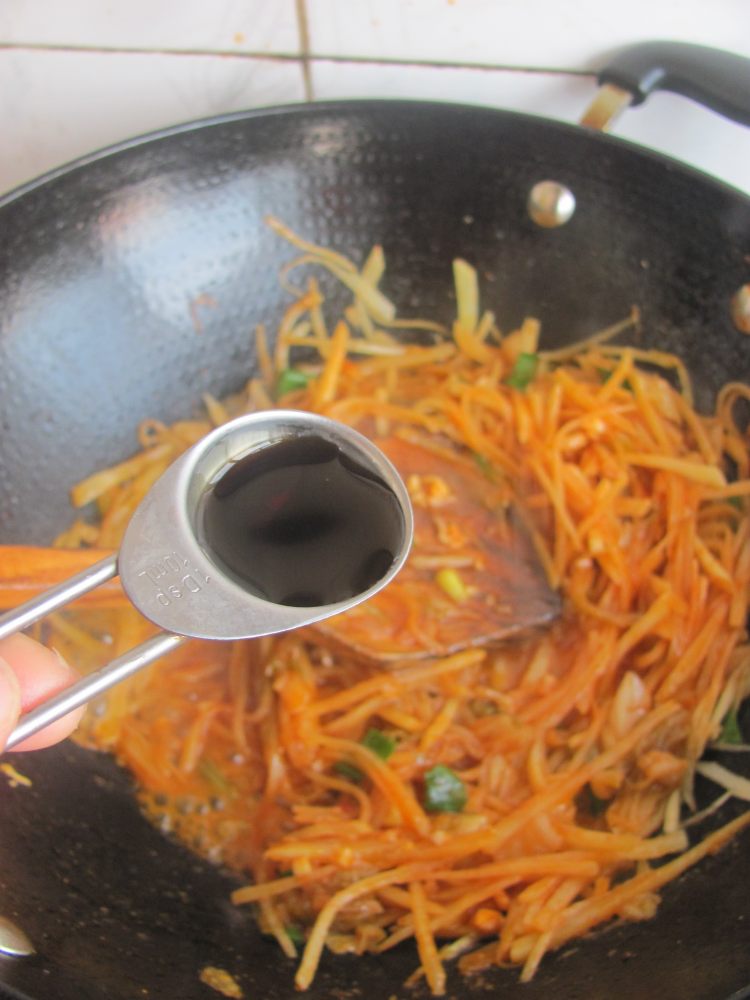韩式泡菜炒土豆丝步骤8