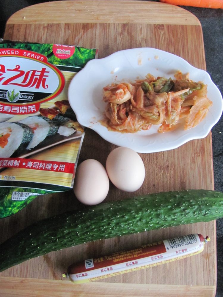 韩式泡菜紫菜包饭步骤1