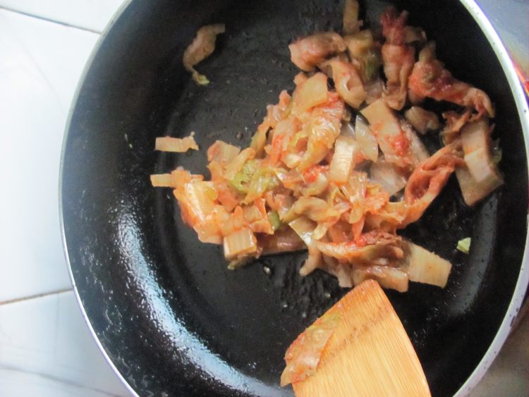 韩式泡菜紫菜包饭步骤3
