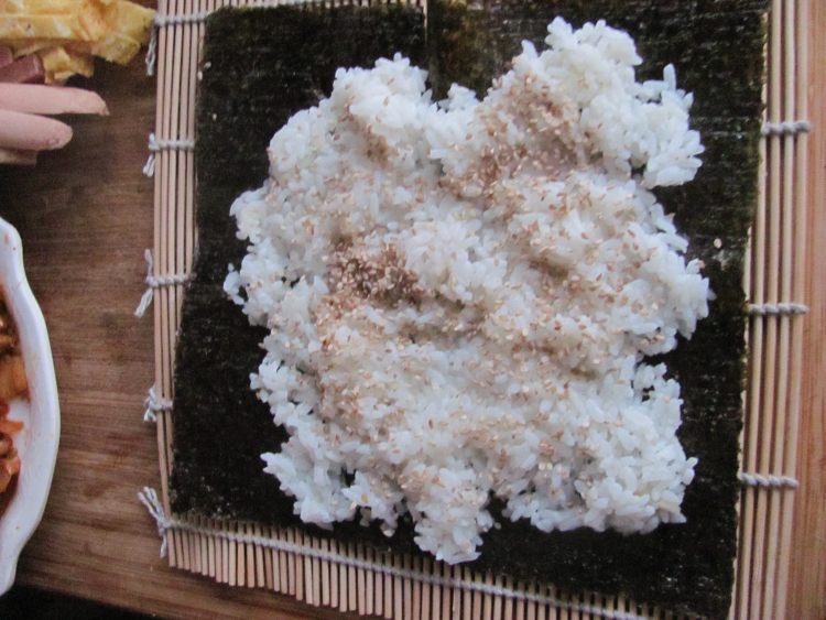 韩式泡菜紫菜包饭步骤7