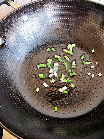 韩式泡菜炒年糕步骤3