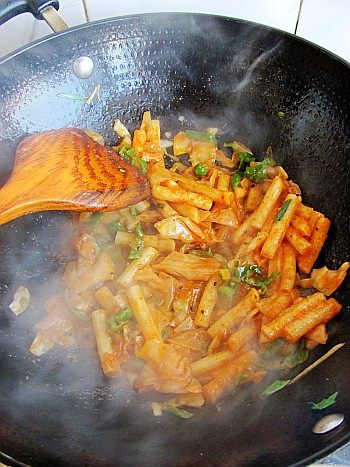韩式泡菜炒年糕步骤10