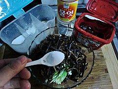 韩式拌蕨菜步骤5
