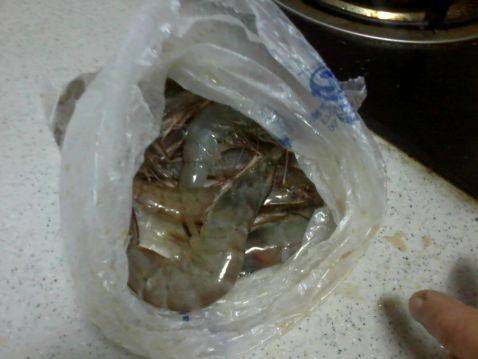 虾仁紫菜包饭步骤1