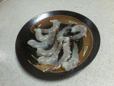 虾仁紫菜包饭步骤6