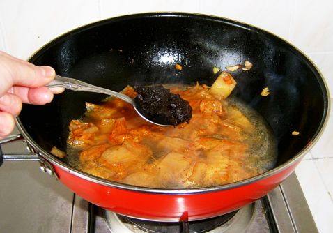 韩式泡菜豆腐煲步骤5