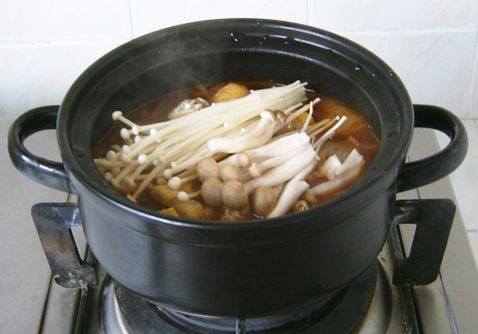 韩式泡菜豆腐煲步骤8