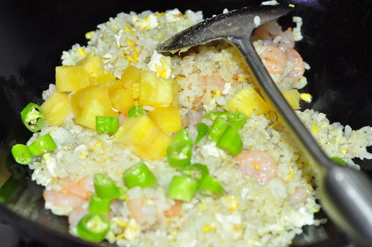 泰式菠萝炒饭步骤8