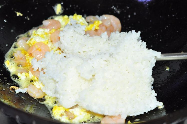 泰式菠萝炒饭步骤7