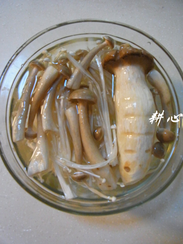 杂菌海鲜冬荫汤步骤2
